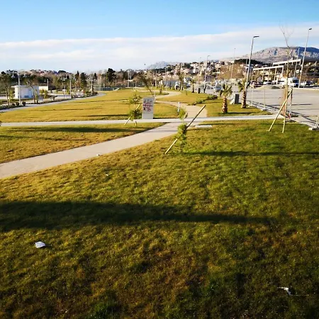 Апартаменти La-le-100m From New