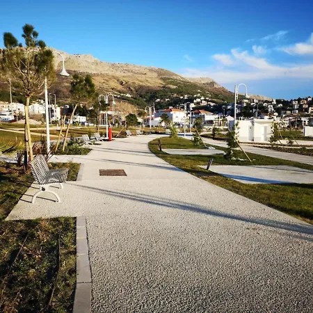 Апартаменти La-le-100m From New Подстрана
